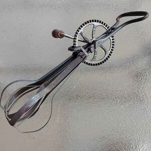 Vintage Handheld Egg Beater TAPLIN MFG. 1908